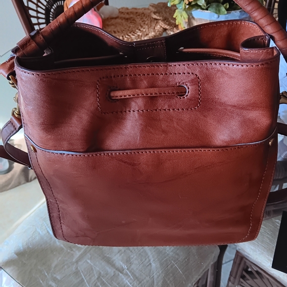 Absolutely stunning Frye bucket handbag " 11.5 H 12.5 W 4 D - Picture 4 of 8